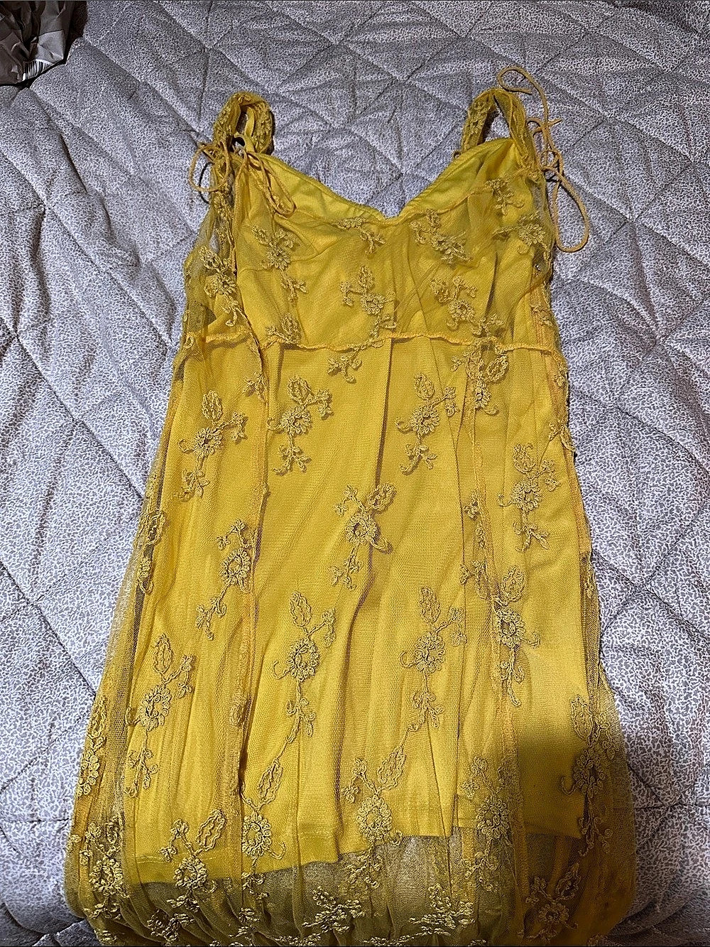 Kimchi Blue Lace Floral Maxi Dress in Yellow Size Medium Like New